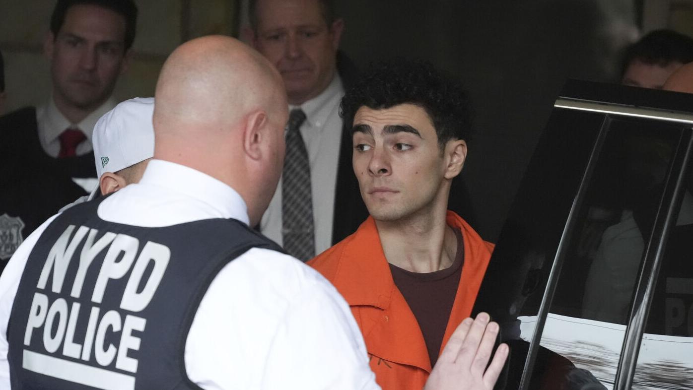 Suspect in UnitedHealthcare CEO killing faces new federal murder charges with his return to New York